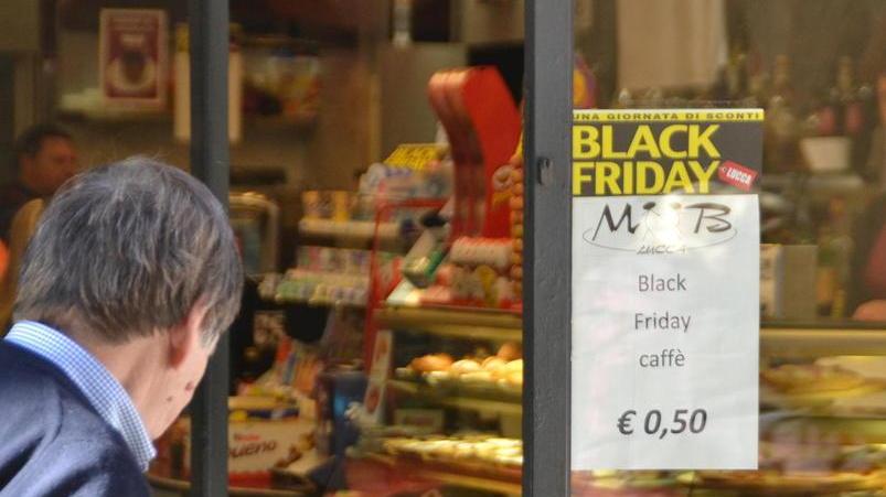 Black Friday, super sconti e tutti i parcheggi gratuiti