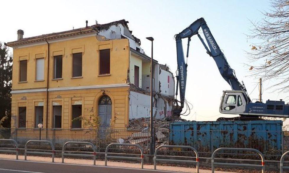 Demolite le vecchie scuole di Bellaria