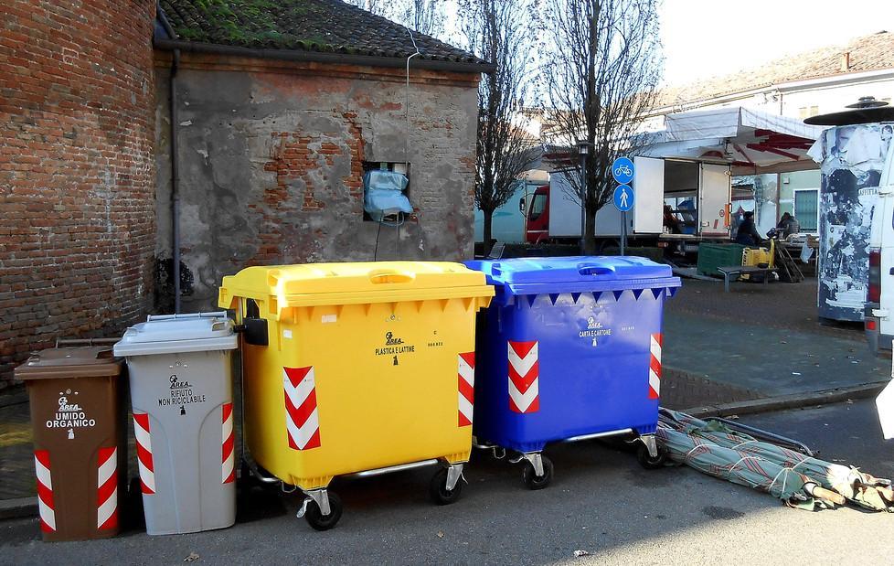 Sono 12 i comuni che risparmiano con la raccolta rifiuti