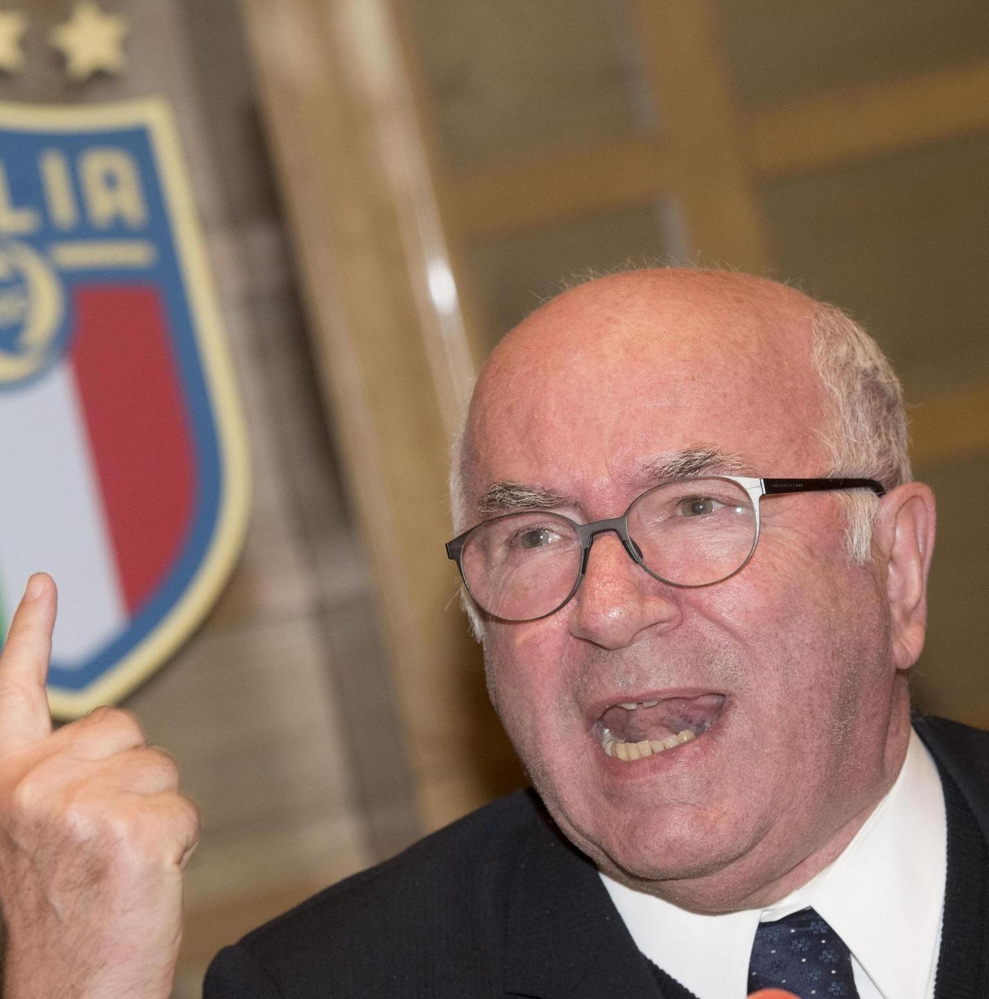Anche “Re Carlo” getta la spugna 