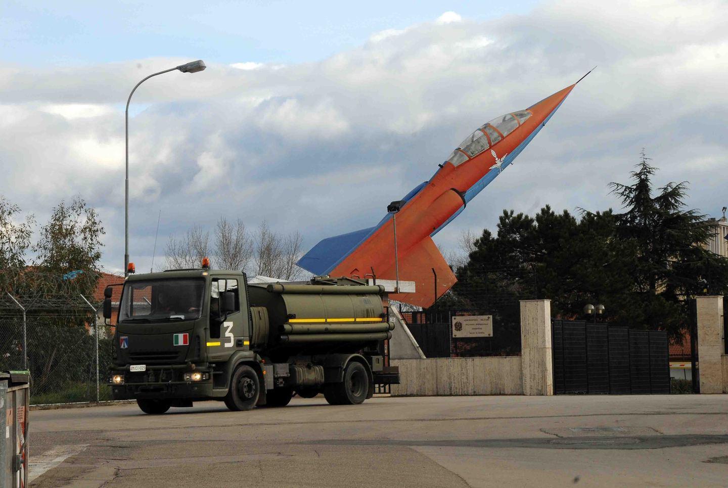 In sciopero gli addetti della mensa della base