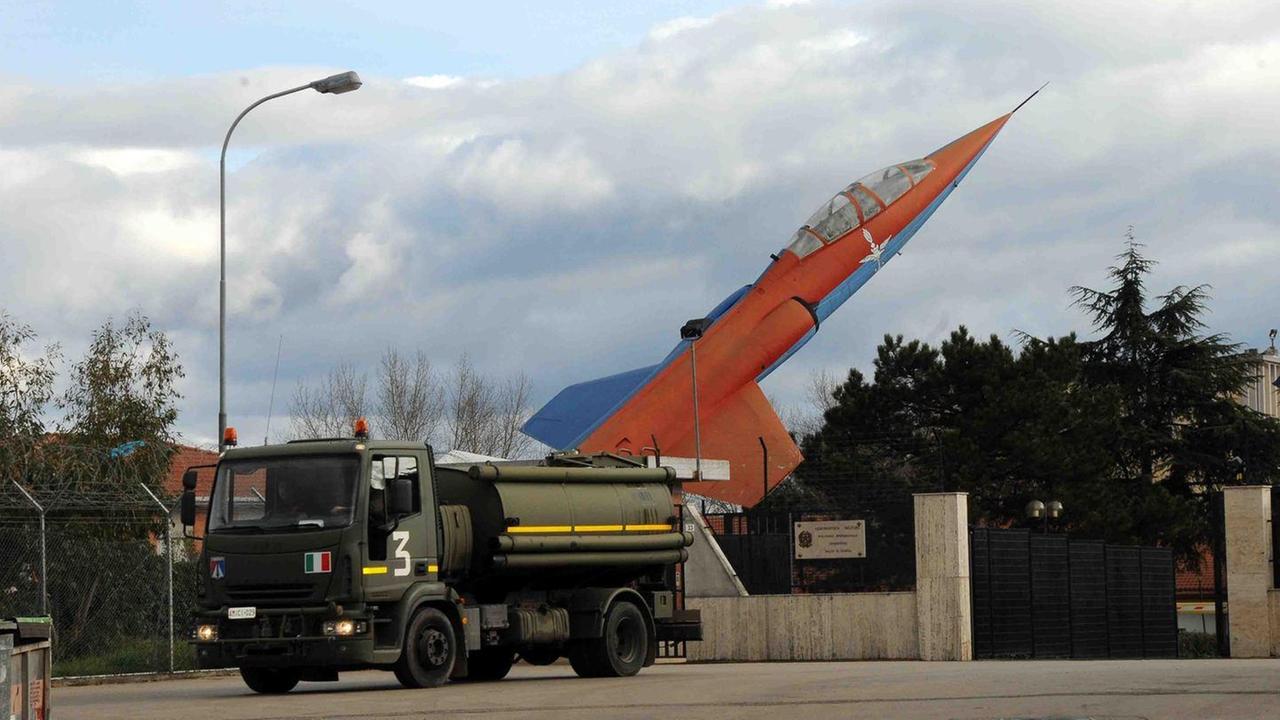 In sciopero gli addetti della mensa della base