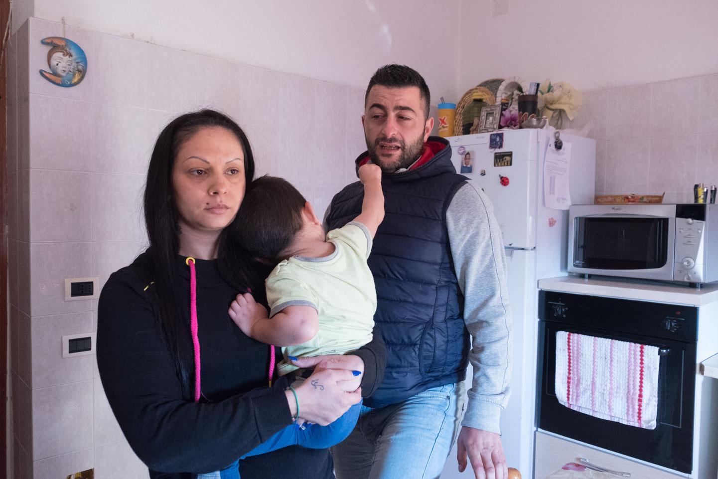 La famiglia sotto sfratto (foto Mario Rosas)