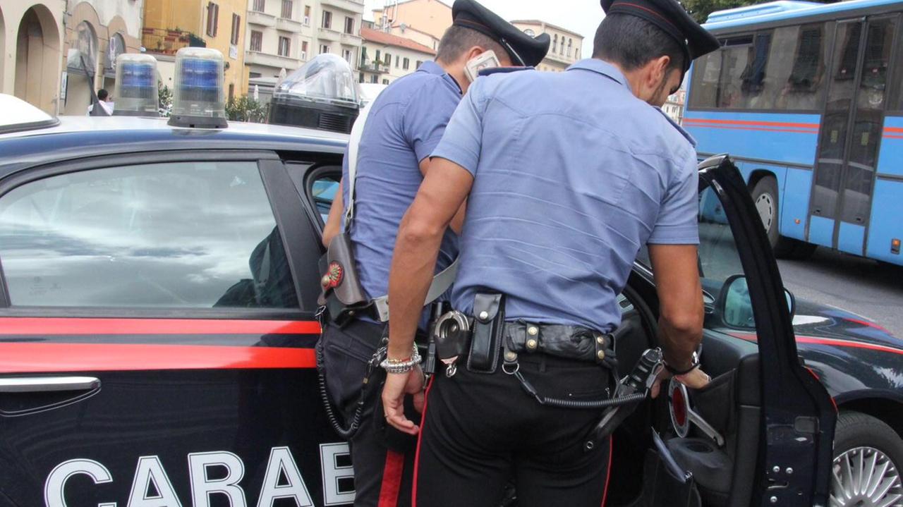 Una pattuglia dei carabinieri del Radiomobile (foto d'archivio)
