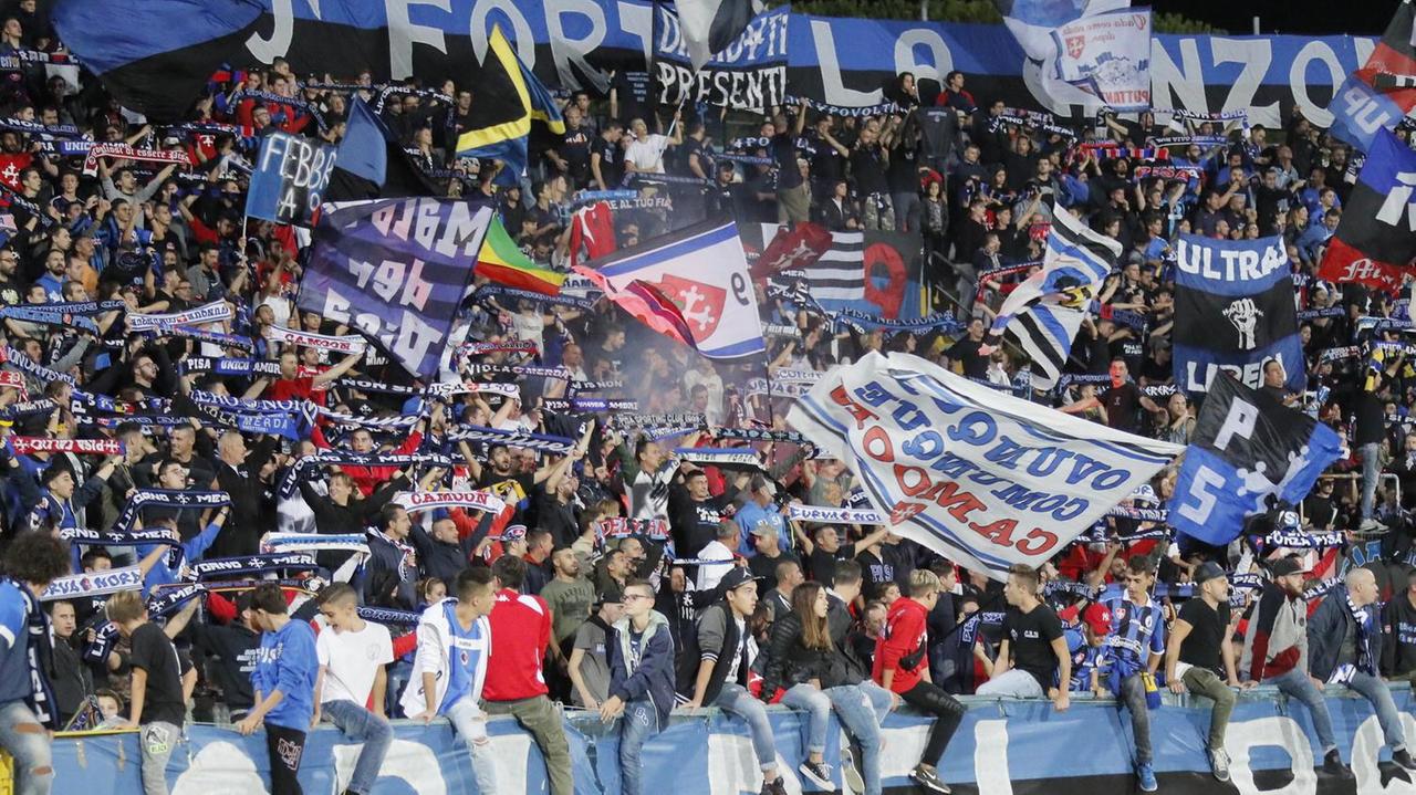Pisa-Livorno, l'appello dei gruppi della Nord: "Corrado, accompagna il sindaco fuori dalla curva"