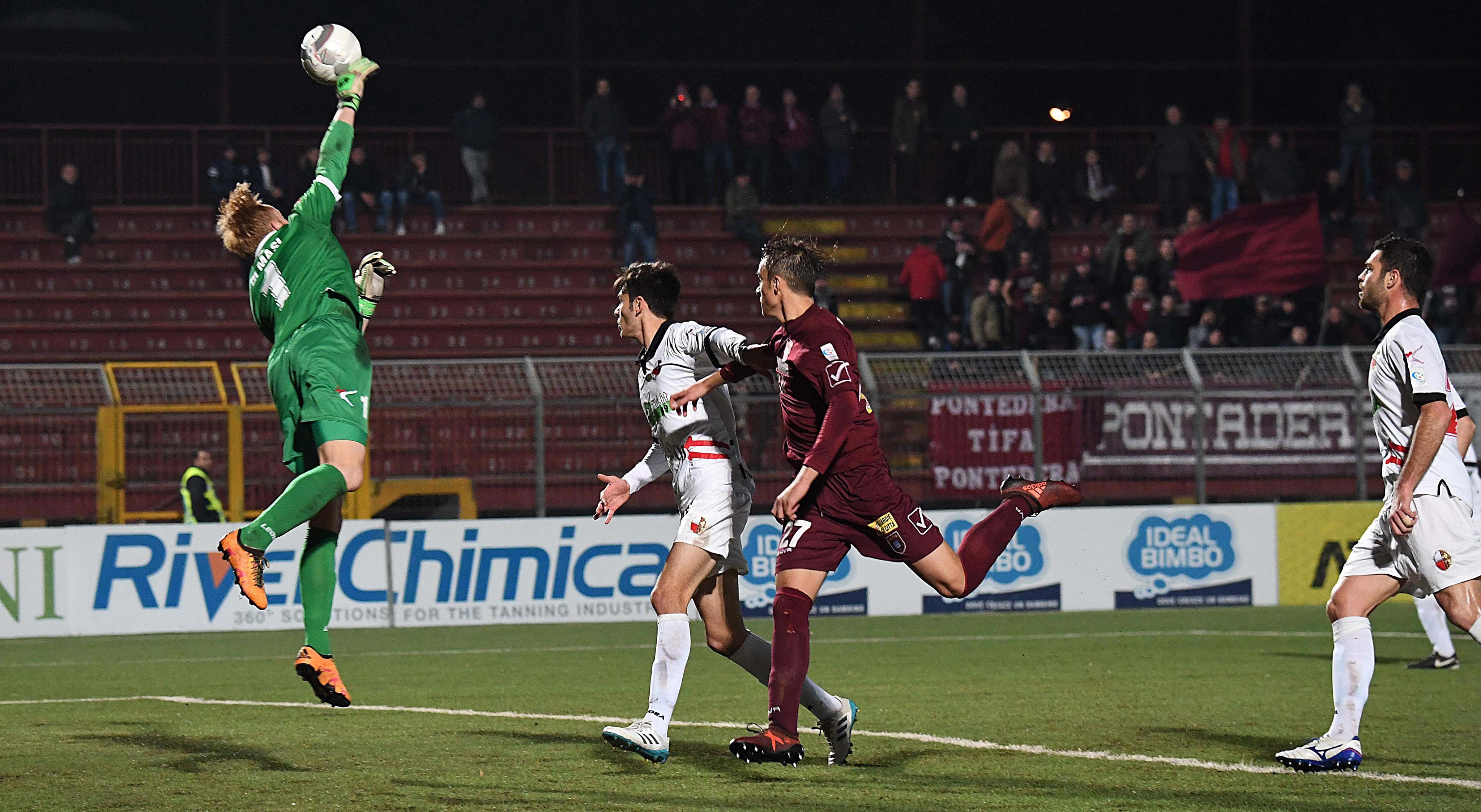 Un'azione d'attacco del Pontedera (Foto Franco Silvi)