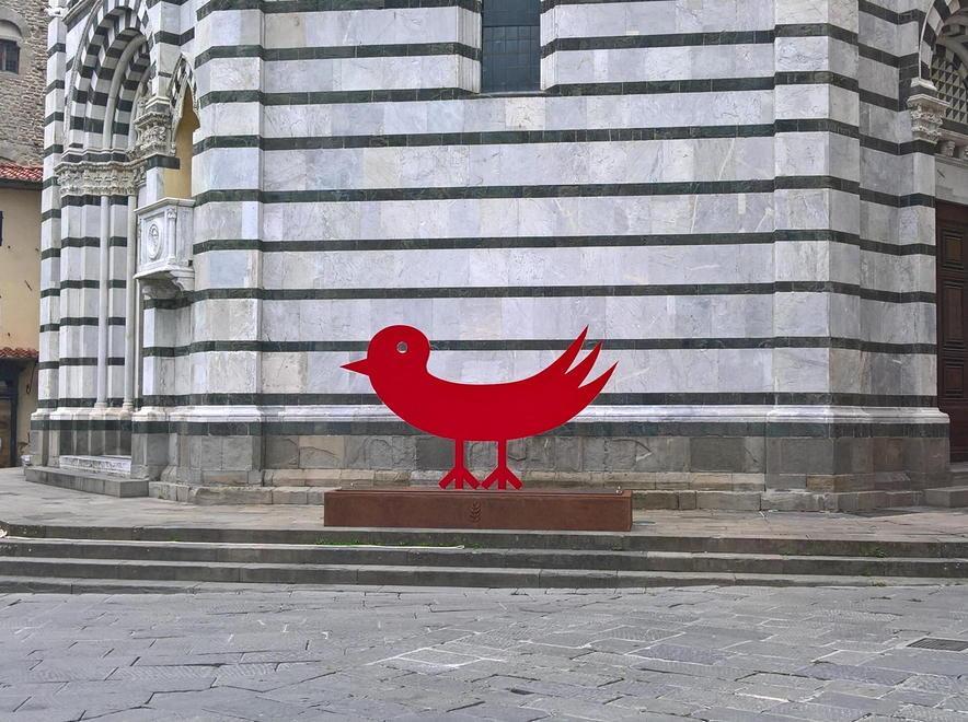 Le sculture rosse di Giuliano Tomaino invadono il centro 