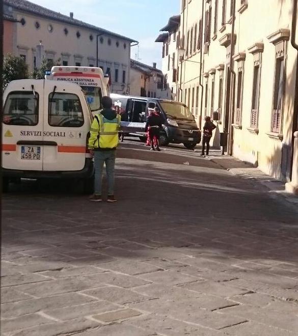 Esce dall’ospedale e muore