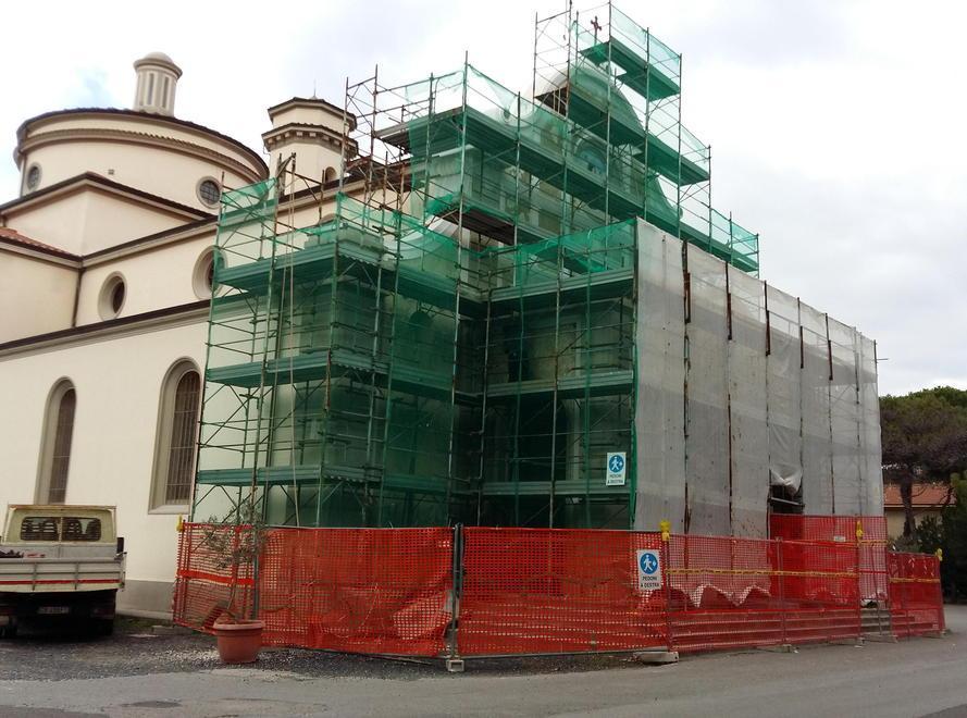 Facciata ko, lavori a Santa Teresa 