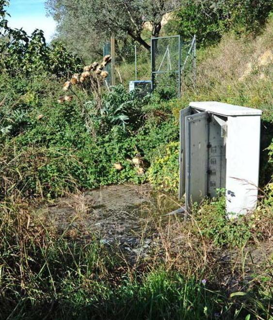 Il fango e l’acqua da 17 anni invadono la sua proprietà 