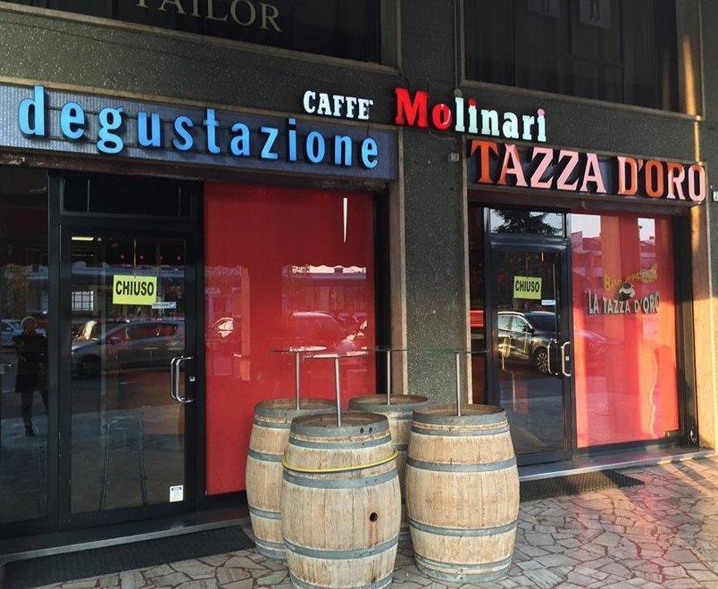 Il barista 37enne pestato dai rapinatori non sarà operato 