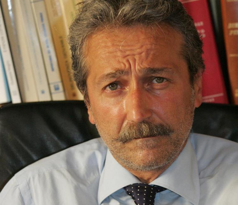 Abusi sessuali, 11 anni al patrigno alla madre 6 anni per atti violenti 