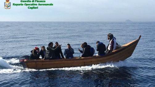 Migranti, nuovi sbarchi di algerini lungo le coste del Sulcis