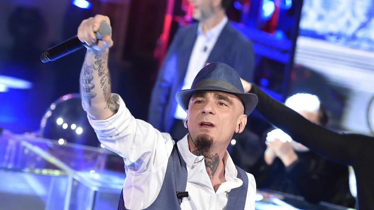 J-Ax per una sera scioglierà il suo sodalizio artistico con Fedez