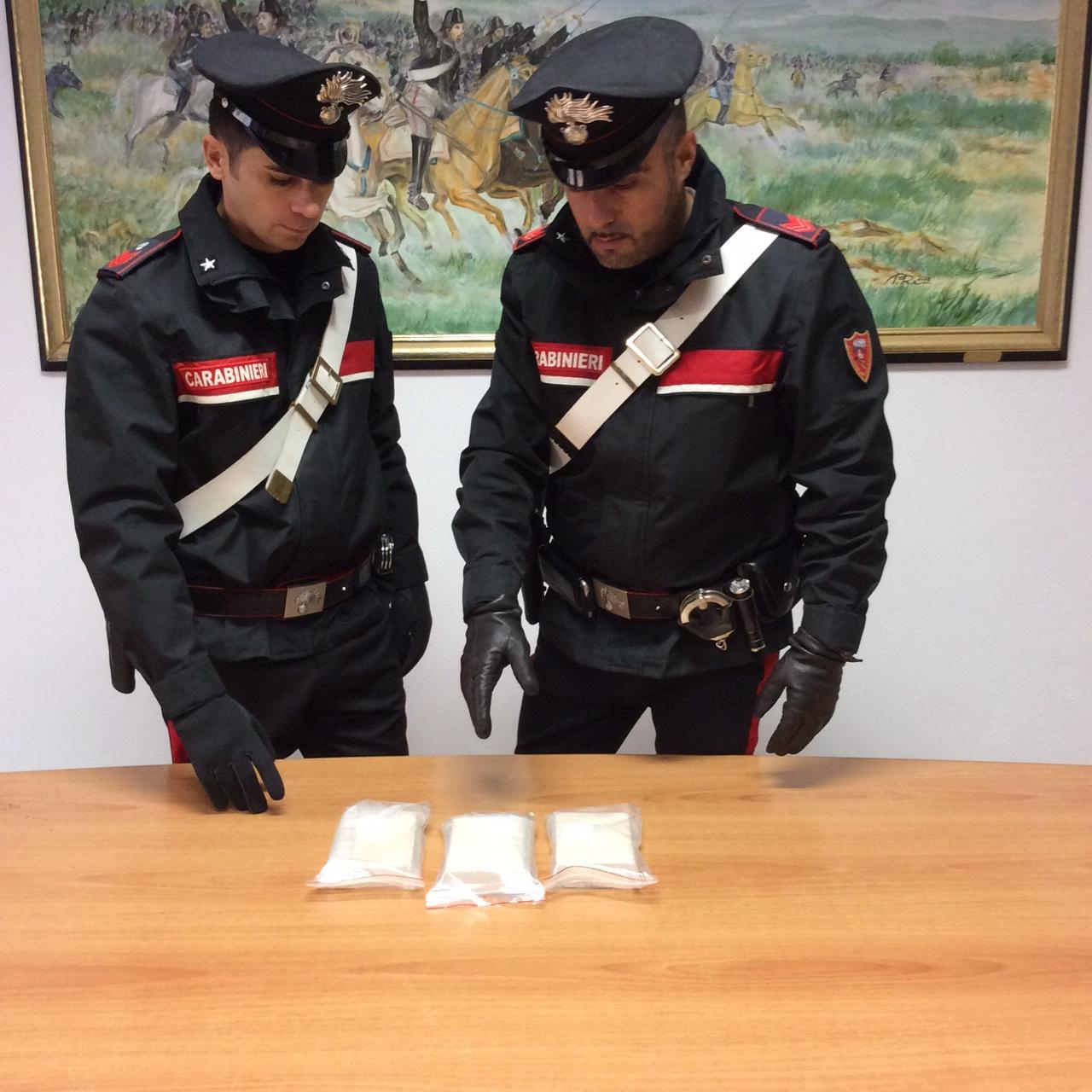 I carabinieri con la droga sequestrata a Olbia
