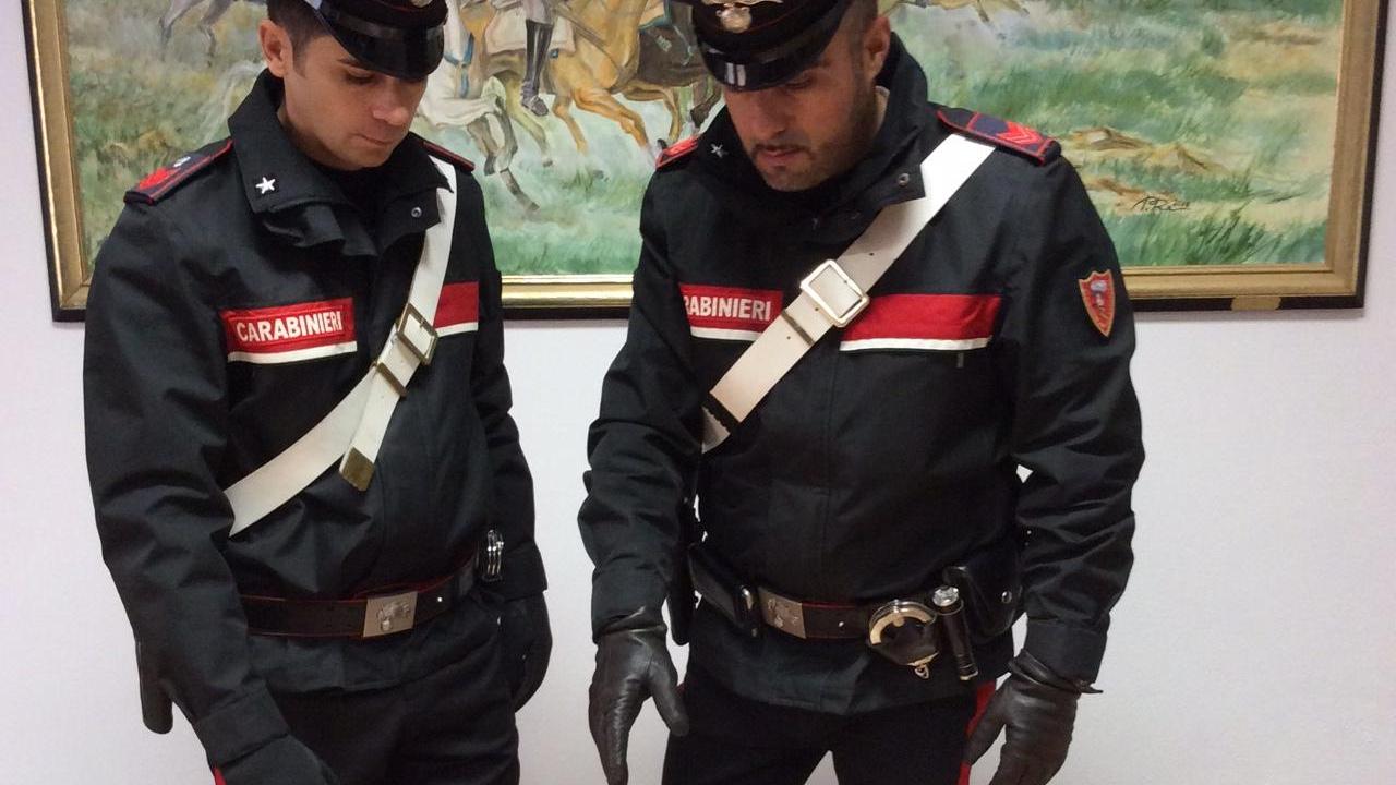 I carabinieri con la droga sequestrata a Olbia