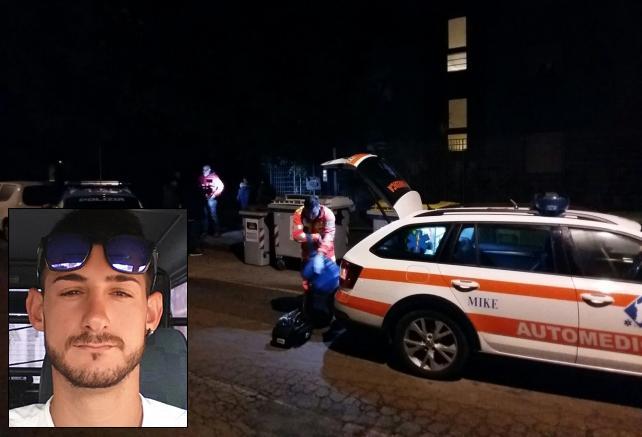Simone Ogana e il 118 davanti al palazzo in cui è avvenuto l'incidente