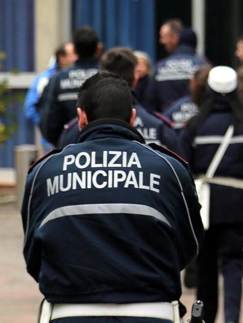 Protesta silenziosa dei vigili nei consigli 