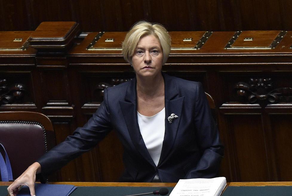 Progetto caserme, firma con il ministro Pinotti