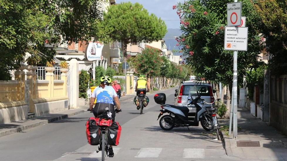 Via Vespucci, partiti i lavori per asfalto, fogne e ciclopista
