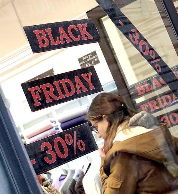 Giorni di sconti nei negozi in centro 