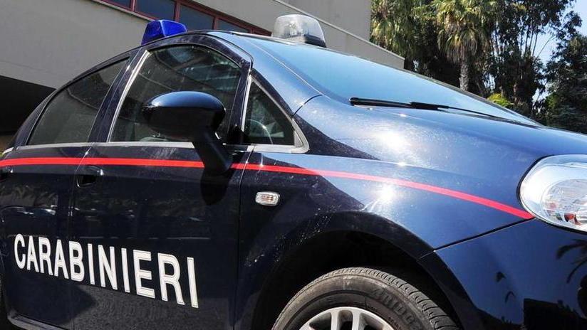Offrono sesso agli anziani e li minacciano
