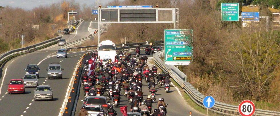 Un corteo di scooter, come nel 2009 
