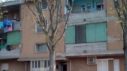 Blitz della polizia al “casermone”