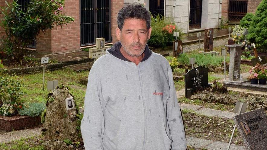 Il Comune trova una casa all’uomo del cimitero
