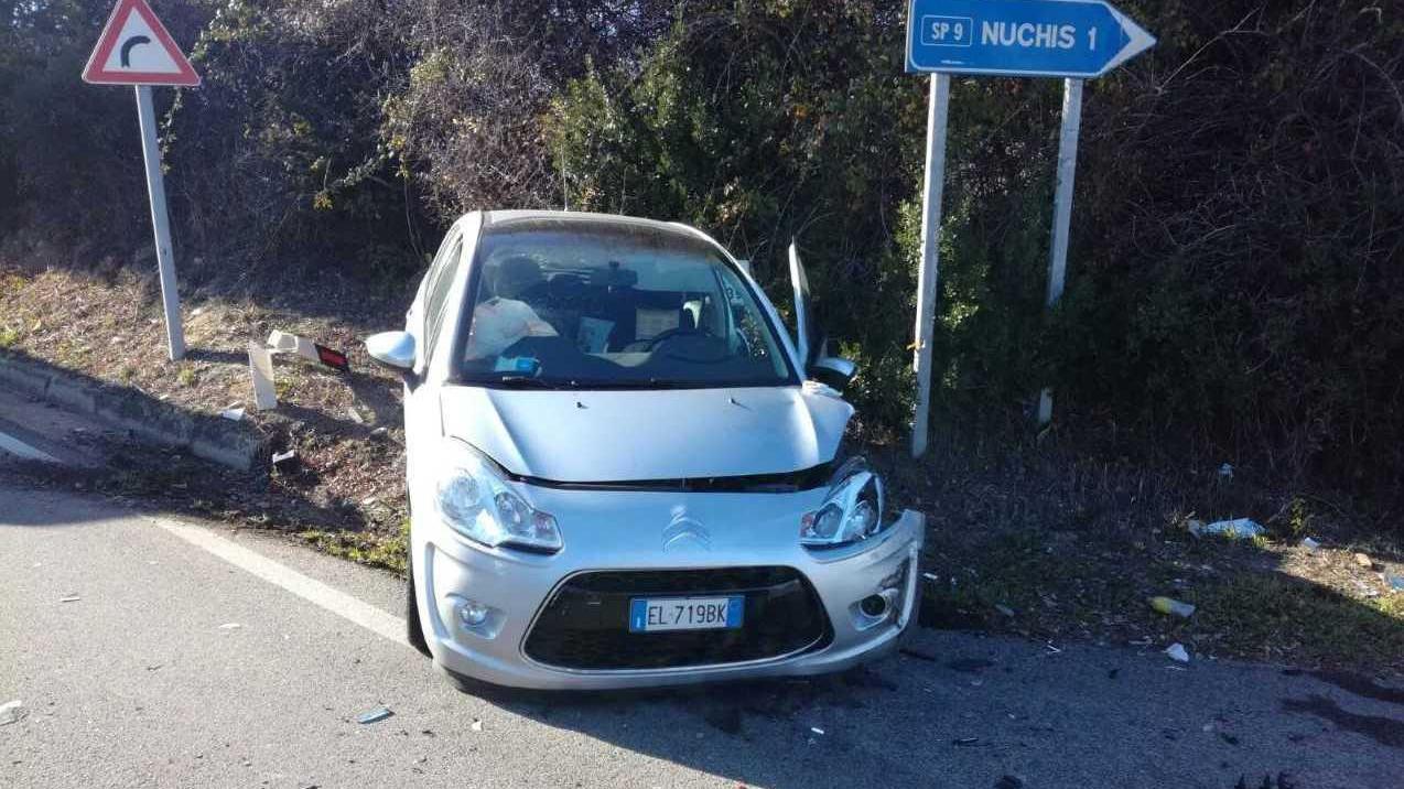 Scontro frontale, traffico in tilt per ore