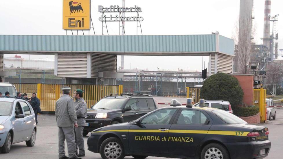 Blitz della Finanza alla raffineria Eni