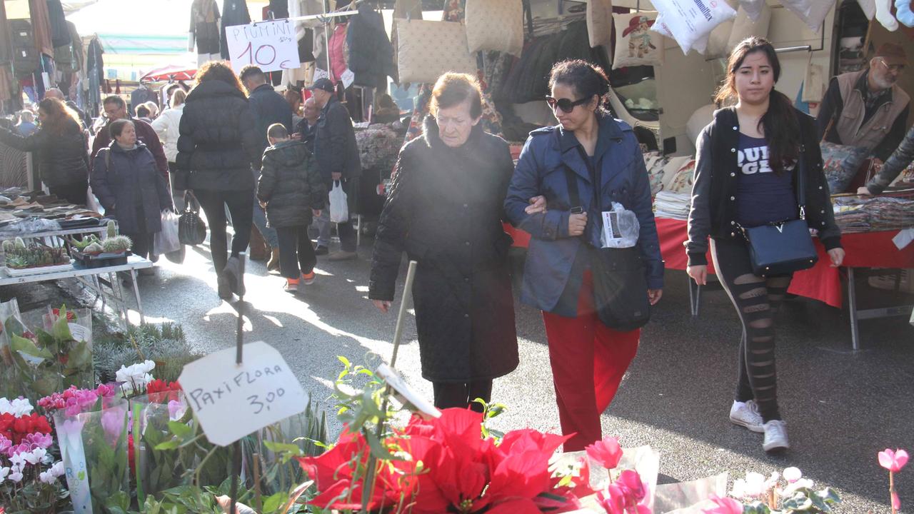Mercatini straordinari di via dei Pensieri: ecco quando