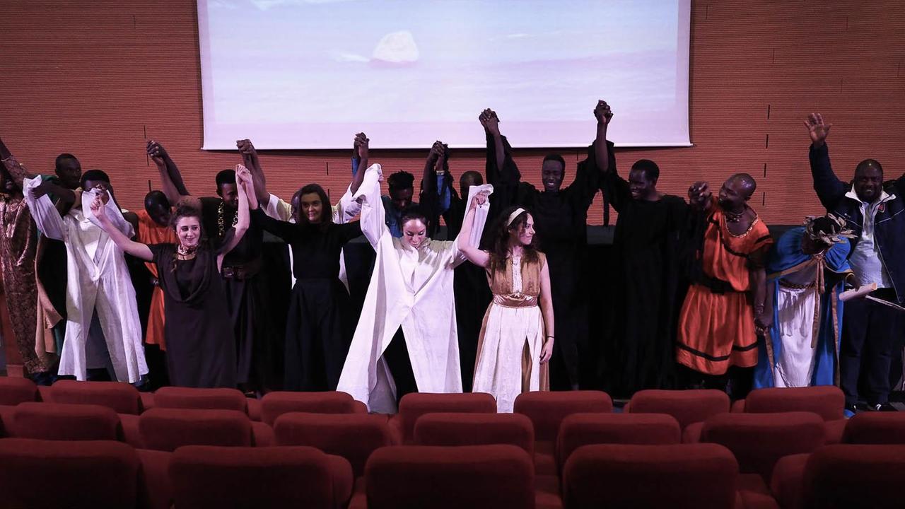La compagnia teatrale dei richiedenti asilo del cas di Montemurlo