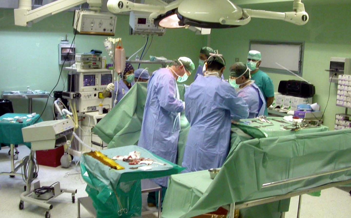 Tregua coi fornitori, la Chirurgia a Sassari riparte 