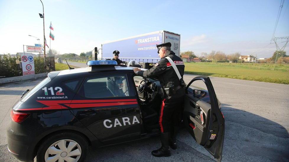 Falciato dopo essere sceso dal camion