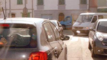 In via Firenze e via Genova la sosta è sempre selvaggia