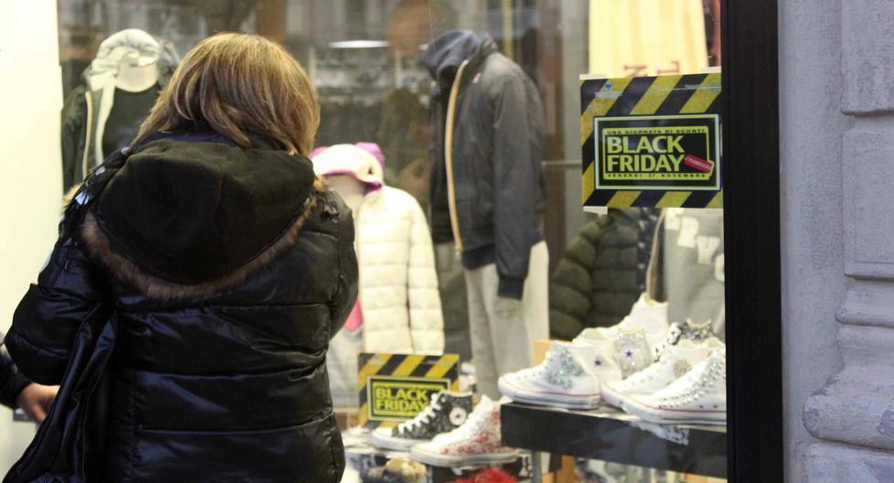 Caccia ai supersconti nei negozi della Versilia 