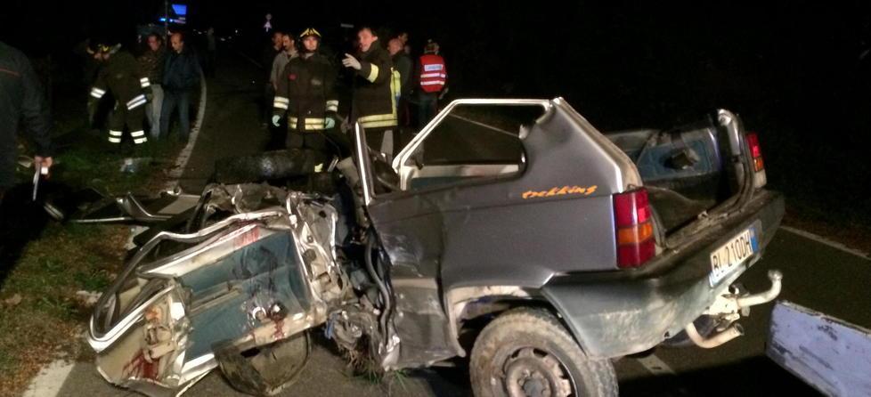 Violento scontro tra auto muore uomo di 67 anni 