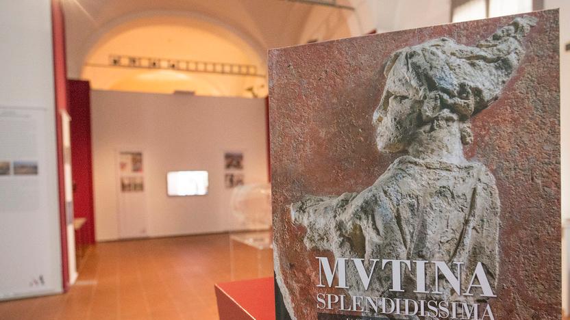 I letti in bronzo sotto via Università