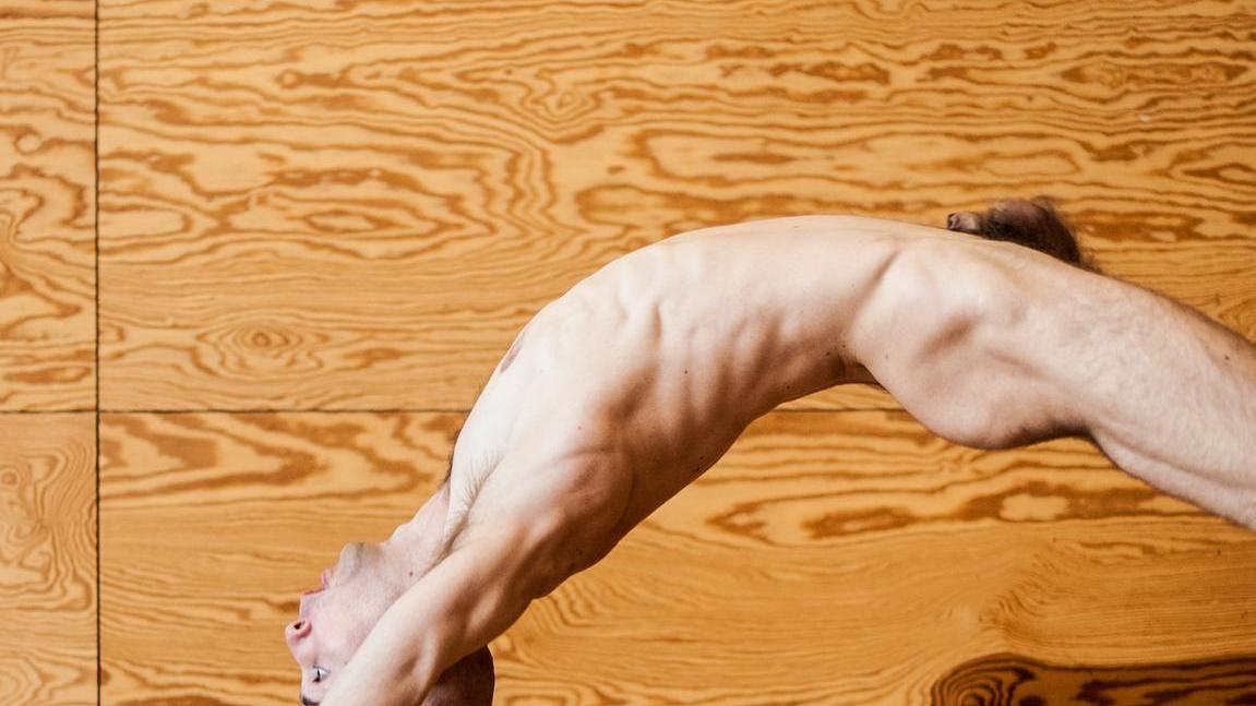 “Aneckxander” al Civico Tra circo e performance