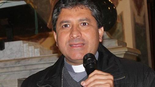 Presule paraguaiano celebra la messa al cimitero