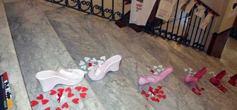 L’isola in piazza per la giornata contro la violenza sulle donne 
