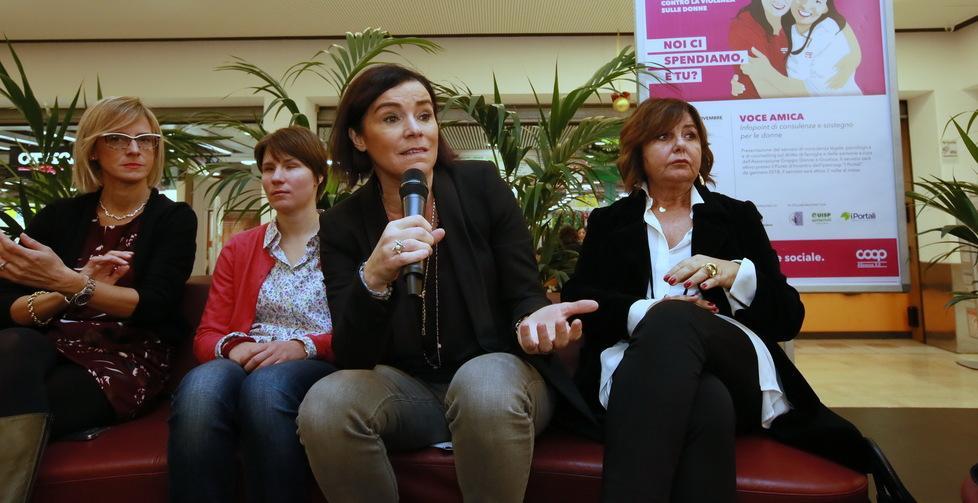 Modena, donne in difficoltà: arriva "Voce Amica" uno sportello ai Portali 