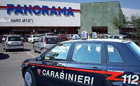 Pedina l’ex per rivederla dopo il matrimonio 