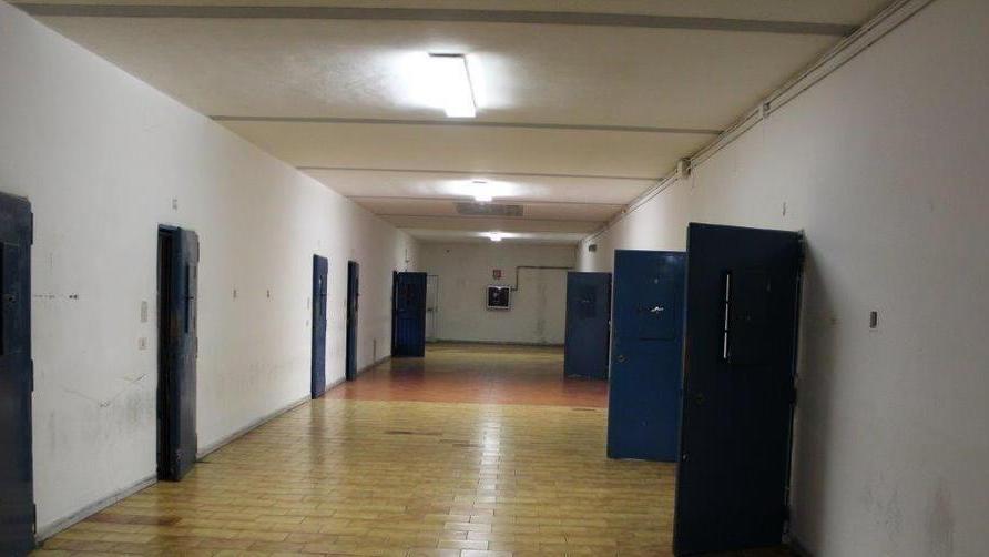 Il giovane aguzzino rimane in carcere