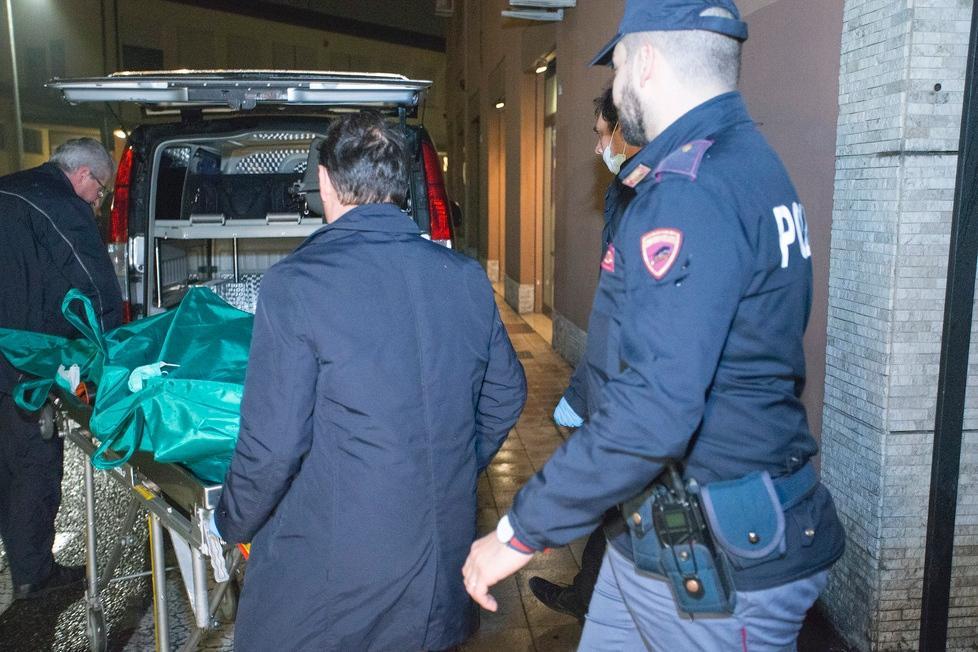 Modena, ventenne ucciso nella sua abitazione in piazza Dante