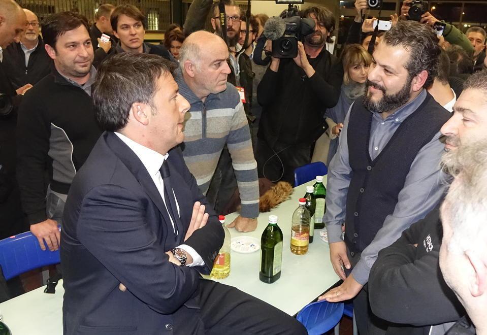 Stazione gremita per il treno di Renzi 