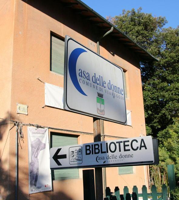 Donne in piazza a Roma anche da tutta la Versilia