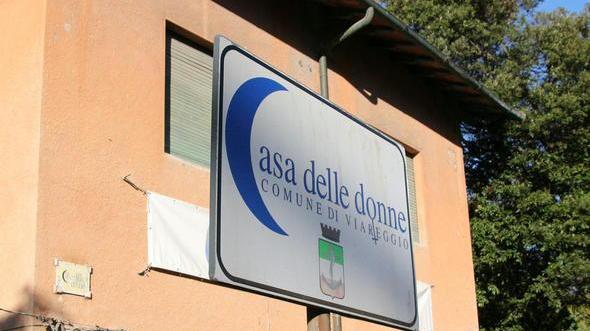 Donne in piazza a Roma anche da tutta la Versilia