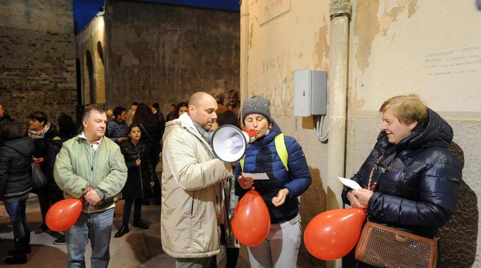 Le lavoratrici in piazza per lavoro e ammortizzatori